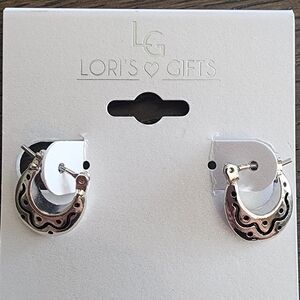Lori's Gift Silver and Black Patterned Earrings